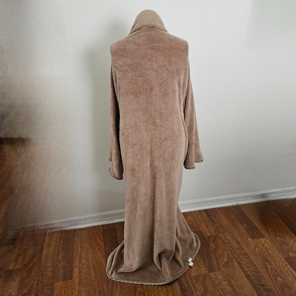 Brookstone NAP Comfy Ultra Plush Oversized Blanket with Sleeves - Picture 5 of 11